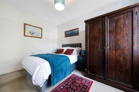 81 Lingfield Crescent, London, SE9 2RJ