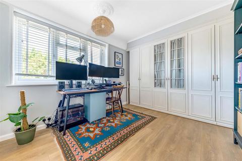 119 Castlecombe Road, London, SE9 4AS