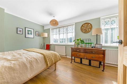 119 Castlecombe Road, London, SE9 4AS