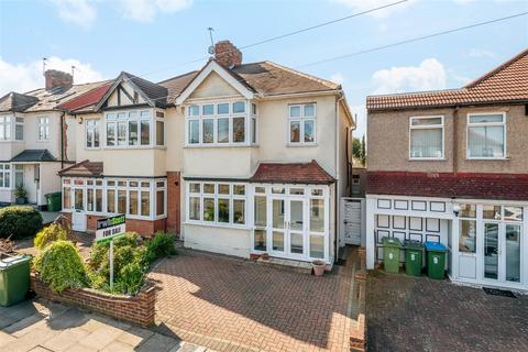 7 Thaxted Road, London, SE9 3PU