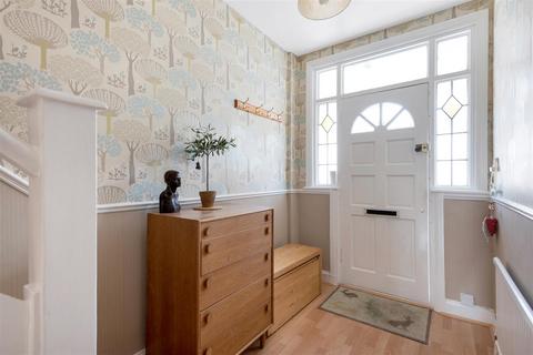 7 Thaxted Road, London, SE9 3PU