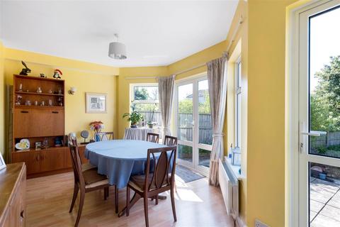 7 Thaxted Road, London, SE9 3PU