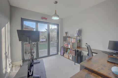 1 Thomas Avenue, Radcliffe On Trent, Nottingham, NG12 2HT