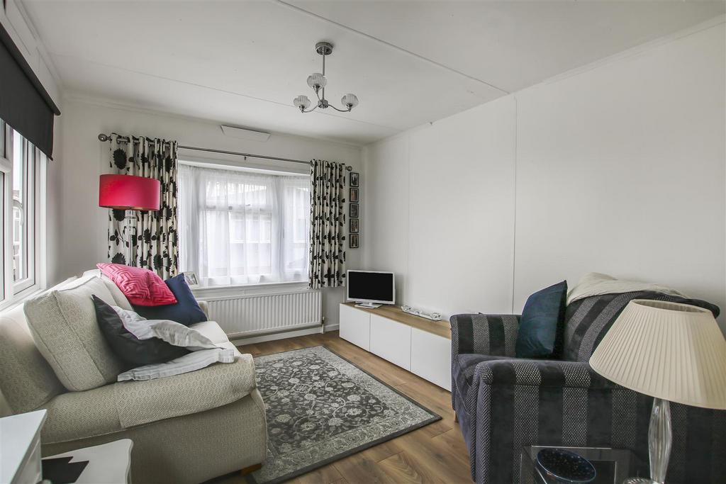 Willows Riverside Park, Windsor 2 bed park home for sale £160,000