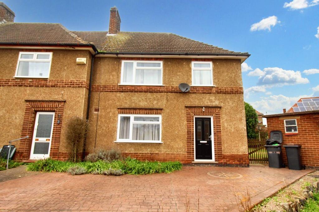 Orchard Crescent, Chilwell... 3 bed terraced house £995 pcm (£230 pw)