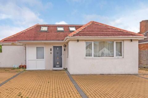 4 bedroom bungalow to rent, Coulsdon CR5