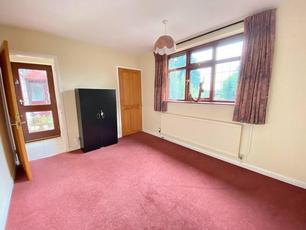 Ground floor bedroom/study
