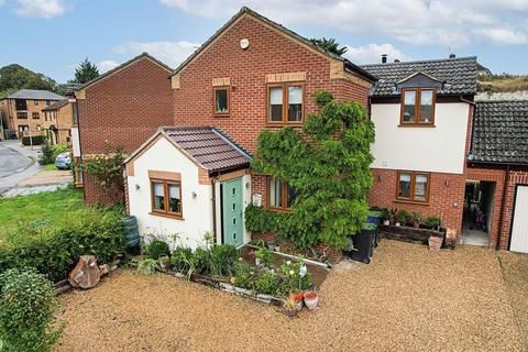 4 bedroom detached house for sale, Robins Close, Isleham CB7