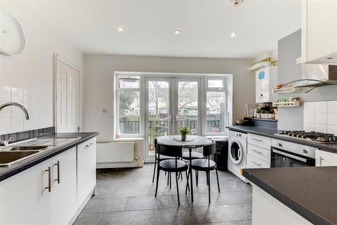 9 Brook Close, Worthing, BN11 2QW