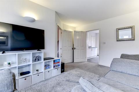 9 Brook Close, Worthing, BN11 2QW