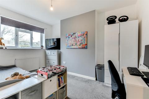 9 Brook Close, Worthing, BN11 2QW