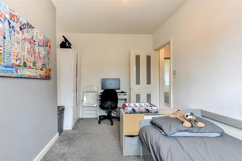 9 Brook Close, Worthing, BN11 2QW