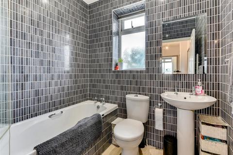 9 Brook Close, Worthing, BN11 2QW