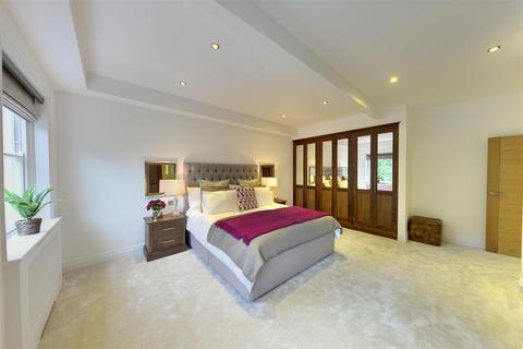 3 bedroom flat to rent, Lowndes Square, SW1X