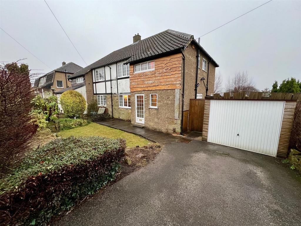 Moor Park Avenue, Huddersfield 3 bed semidetached house for sale £230,000