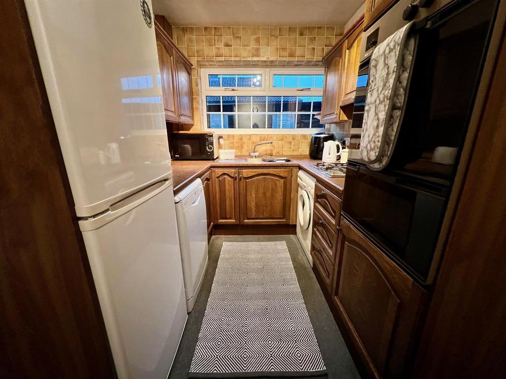 Bramleys Estate Agents - Moor Park Avenue (kitchen