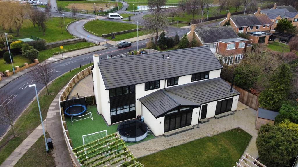 Hall Drive, Middlesbrough 5 bed detached house £650,000