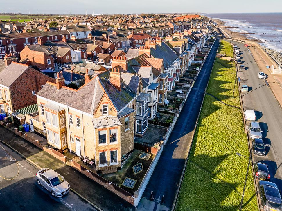 15 Young Street, WITHERNSEA 4 bed terraced house for sale £240,000