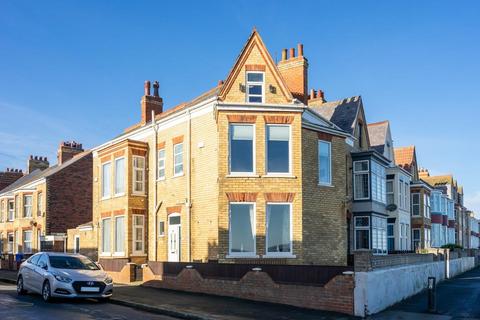 4 bedroom terraced house for sale, 15 Young Street, WITHERNSEA
