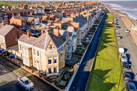 4 bedroom terraced house for sale, 15 Young Street, WITHERNSEA