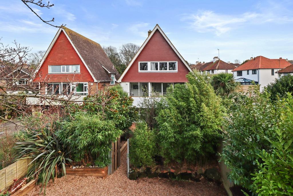 Maple Walk, BexhillonSea, TN39 5 bed detached house for sale £735,000