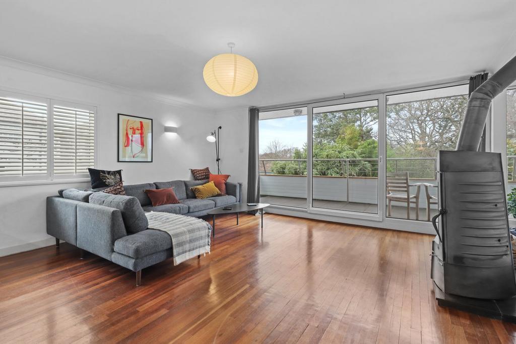 Maple Walk, BexhillonSea, TN39 5 bed detached house for sale £735,000