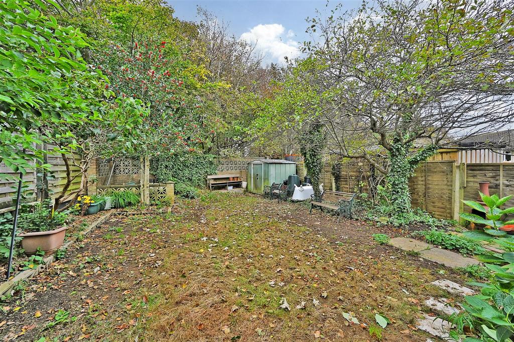 10 Highdown close bn42 (23).jpg