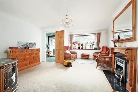 10 Highdown Close, Southwick, Brighton, BN42 4QW