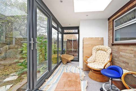 10 Highdown Close, Southwick, Brighton, BN42 4QW