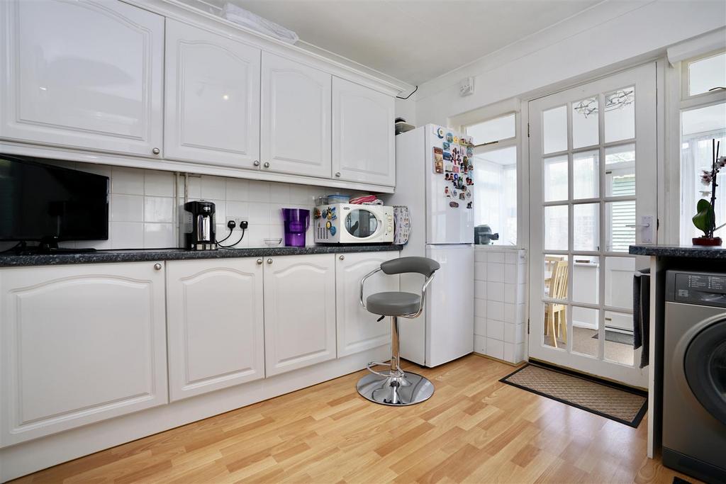 Kitchen2.jpeg