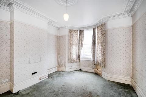 1 bedroom flat for sale, Spratt Hall Road, Wanstead