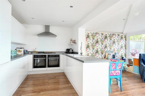 109 Downsway, Southwick, Brighton, BN42 4WE