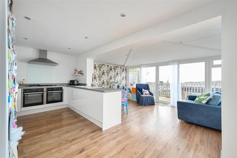 109 Downsway, Southwick, Brighton, BN42 4WE