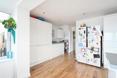 109 Downsway, Southwick, Brighton, BN42 4WE