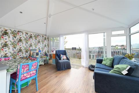 109 Downsway, Southwick, Brighton, BN42 4WE
