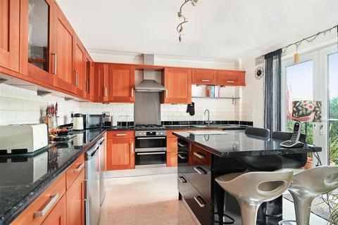 56 Downsway, Southwick, Brighton, BN42 4WB