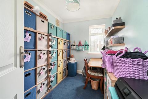 56 Downsway, Southwick, Brighton, BN42 4WB
