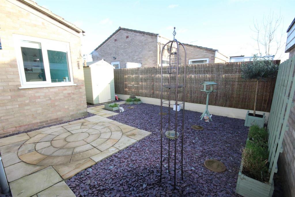 Leslie Close, Littleover 2 bed semidetached bungalow £169,995