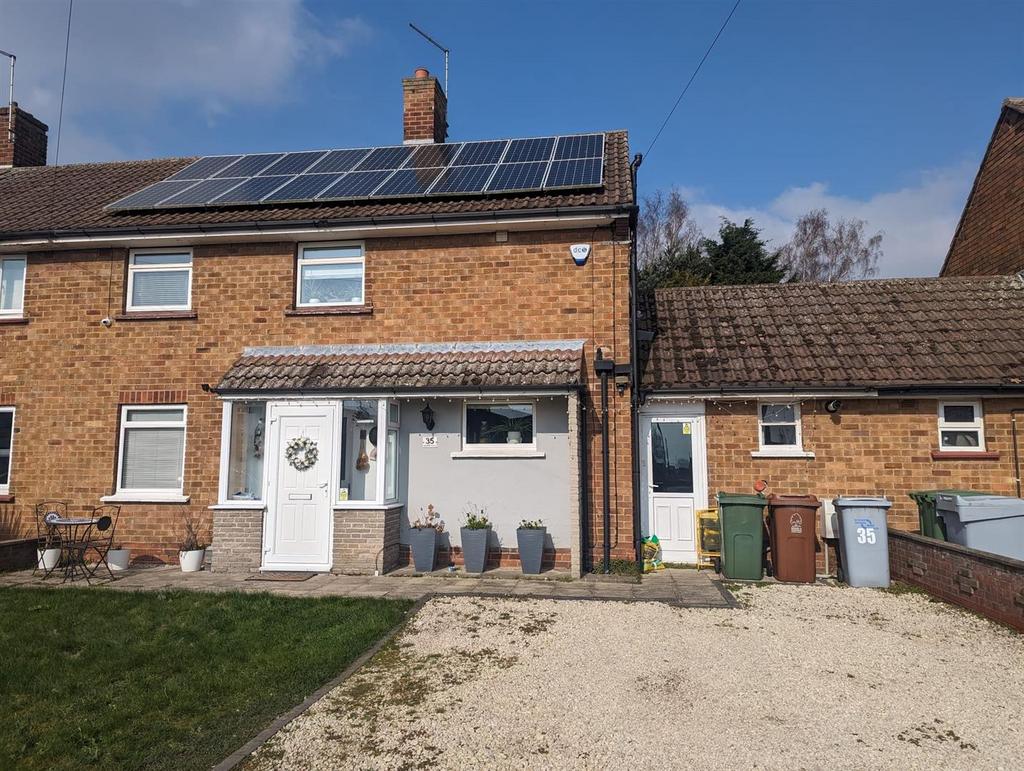 Masefield Crescent, Balderton, Newark 3 bed semidetached house for