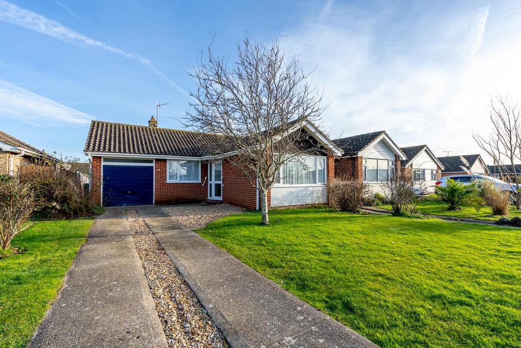 Church Way, Pagham, Bognor Regis 2 bed detached bungalow for sale £