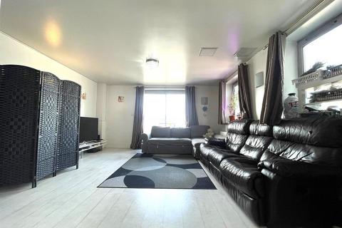 2 bedroom flat for sale, Axon Place, Ilford