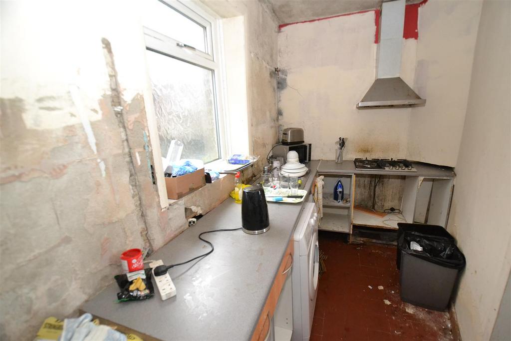 Moor Close Lane, Queensbury, Bradford 2 bed terraced house for sale £