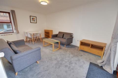2 bedroom apartment to rent, Riverside Court, Leeds, LS1