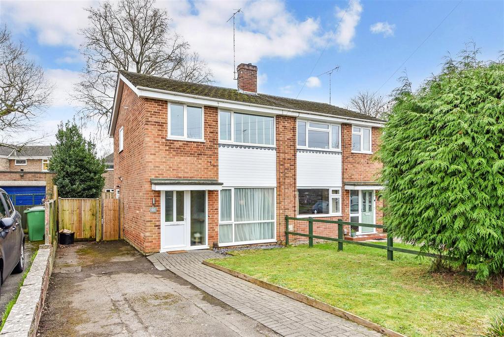 Ringwood Drive, North Baddesley, Hampshire 3 bed semidetached house for sale £350,000