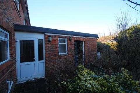 22 Priory Field, Upper Beeding, Steyning, BN44 3HU