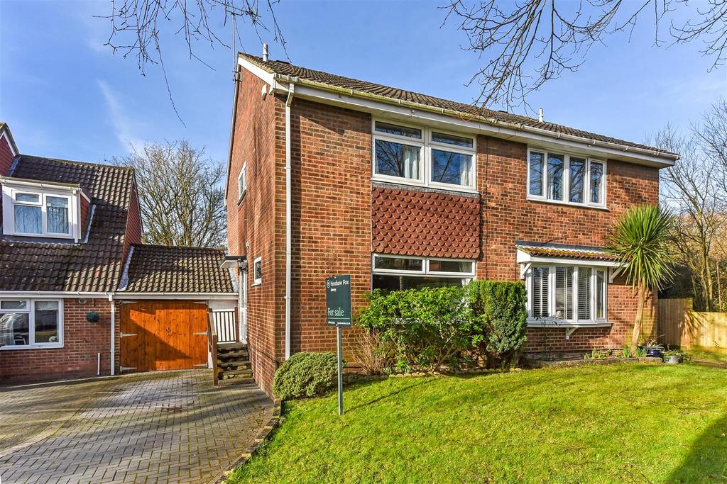 Browsholme Close, Boyatt Wood, Hampshire 3 bed semidetached house for