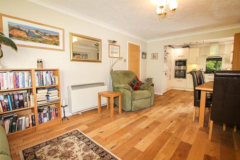 2 bedroom flat for sale, Cheveley Road, Newmarket CB8