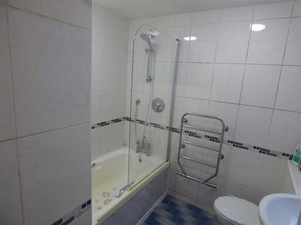 Bathroom.JPG