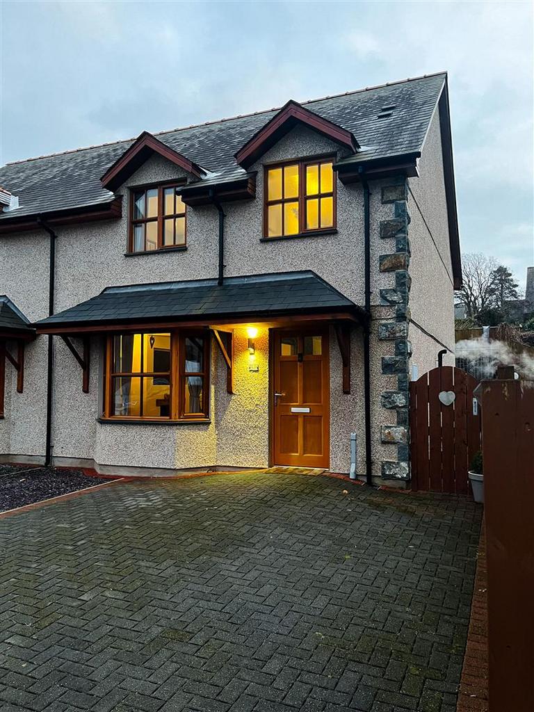 Llanbedr 3 bed semidetached house for sale £282,500