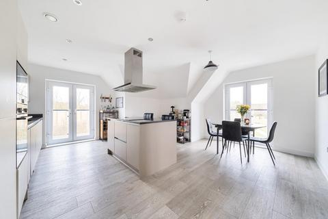 Flat 5, 17 Brooks Drive, Ryarsh, West Malling, ME19 5GS